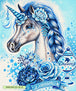 Diamond Painting eines kleinen weißen Einhorns mit blauer Mähne umgeben von hellblauen Rosen und Sternen. Mockup.