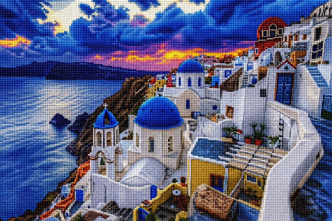 Diamond Painting von Santorin bei Dämmerung mit blauen Kirchenkuppeln und Blick aufs Meer. Mockup.